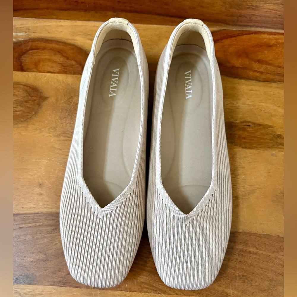 VIVAIA Tan Margot Square Toe V-Cut Flats - Picture 2 of 8
